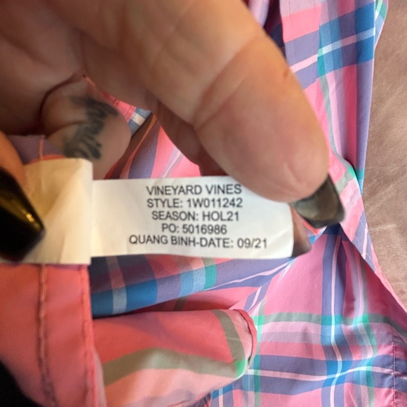 Men’s Vineyard Vines button down shirt - Picture 3 of 4